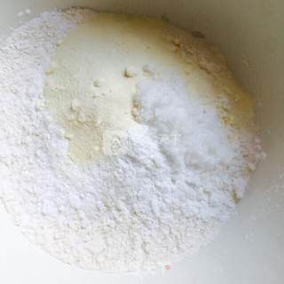 紫薯玫瑰花环馒头的做法步骤：1