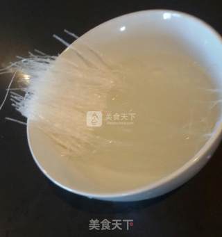 大虾靠粉丝的做法步骤：1