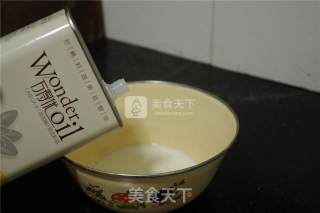 火龙果奶油蛋糕卷的做法步骤：2