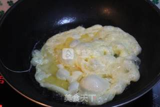 腐乳耳菜炒鸡蛋的做法步骤：3