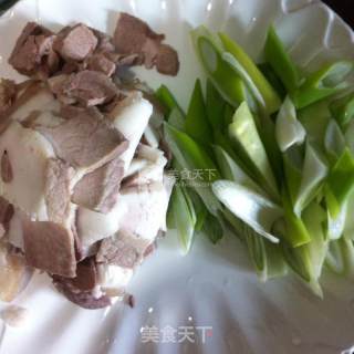 回锅肉的做法步骤：1