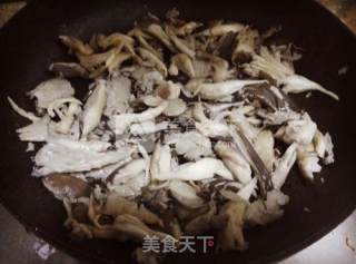 香炸平菇的做法步骤：3