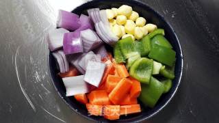 【白果串烧猪颈肉】入喉爽口滑顺的做法步骤：4