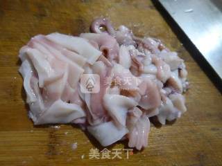 尖椒大葱炒鱿鱼的做法步骤：2