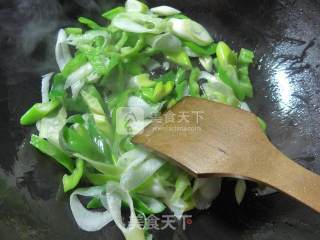 尖椒大葱炒鱿鱼的做法步骤：5