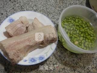 青黄豆五花肉汤的做法步骤：1