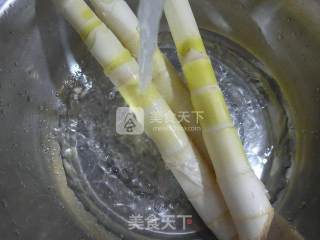 黄花菜千张结烧雷笋的做法步骤：2
