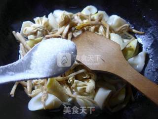 黄花菜千张结烧雷笋的做法步骤：8