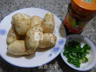 牛肉酱炒香芋的做法步骤：1