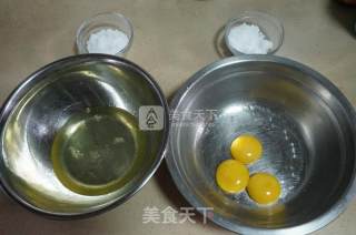 草莓慕斯蛋糕的做法步骤：1