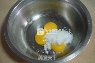草莓慕斯蛋糕的做法步骤：2