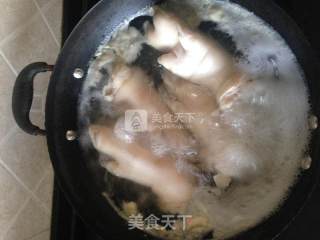 蒸炖整猪蹄的做法步骤：2