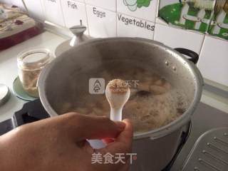 加味萝卜炖大骨的做法步骤：4