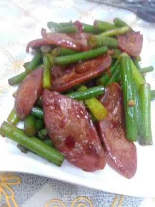 腊肠炒蒜苔的做法步骤：5