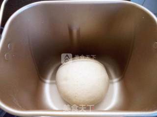 豆沙花环面包的做法步骤：2