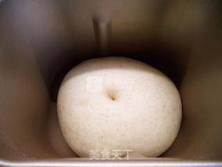 豆沙花环面包的做法步骤：3