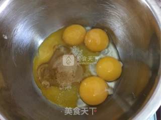 抹茶草莓卷的做法步骤：1