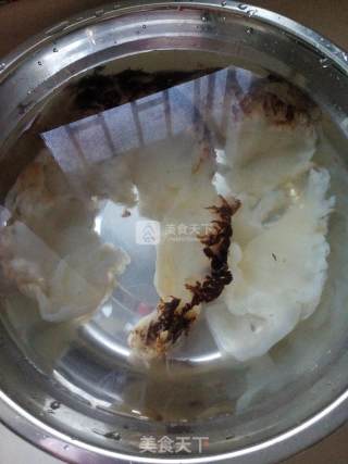 海蜇头拌白菜心的做法步骤：1