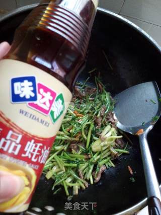 牛肉炒香菜的做法步骤：8