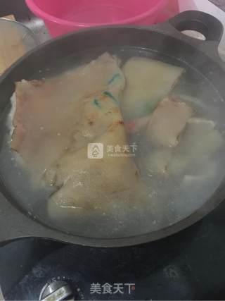麻辣肉皮冻的做法步骤：1