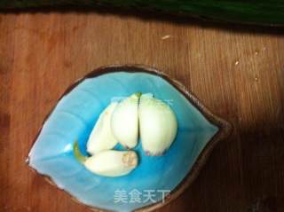 皮蛋拌蜇皮的做法步骤：4