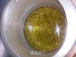 绿豆沙的做法步骤：1
