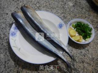 红烧秋刀鱼的做法步骤：1