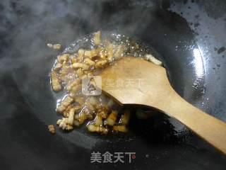五花肉花生米炒芹菜的做法步骤：6