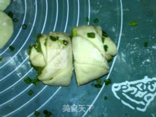 椒盐葱香玫瑰花卷的做法步骤：15