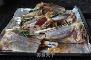 舌尖上的美味【迷迭香烤法式羊前腱】的做法步骤：3