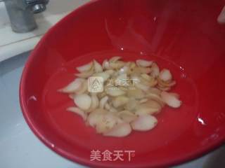 山药百合粥的做法步骤：1