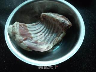 清爽羊排汤的做法步骤：1