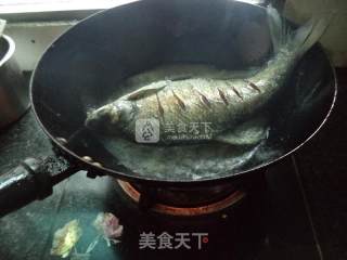 香芹鲳鱼的做法步骤：4