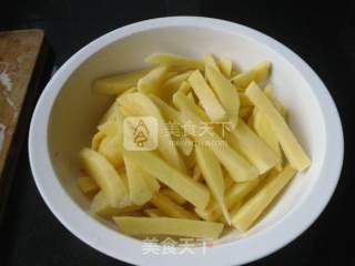 家常炖土豆的做法步骤：1