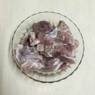 龙骨煲虫草花的做法步骤：1