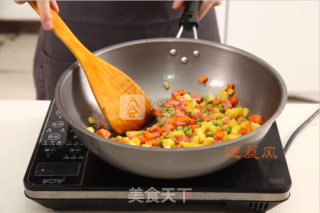 菠萝什锦焗饭的做法步骤：4