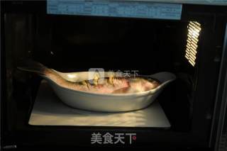 剁辣椒蒸鲫鱼的做法步骤：4