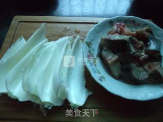 白菜丝煮鱼的做法步骤：1