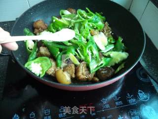 回炒猪脚的做法步骤：7