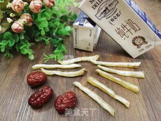 鱼胶炖牛奶甜品的做法步骤：1