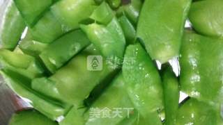 玉米炒荷兰豆的做法步骤：2
