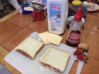 ????草莓Cheese吐司三文治的做法步骤：1
