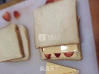 ????草莓Cheese吐司三文治的做法步骤：3