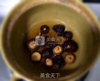 蒜香砂锅土鸡汤的做法步骤：1