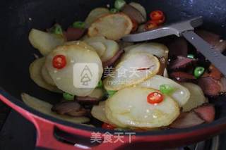 腊味飘香【腊肉炒薯片】的做法步骤：7