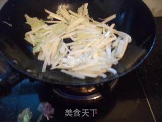 鱿鱼白菜肉丝的做法步骤：12