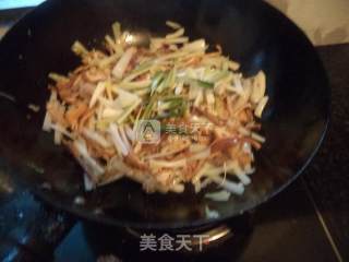 鱿鱼白菜肉丝的做法步骤：16