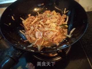鱿鱼白菜肉丝的做法步骤：18