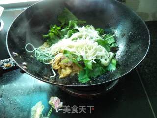 木耳鸡蛋炒面的做法步骤：9
