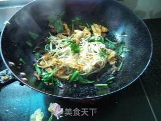 木耳鸡蛋炒面的做法步骤：12